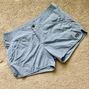 EUC Pelagic Women's Deep Sea Gyotaku Hybrid Board Short in smokey blue | Sz 8